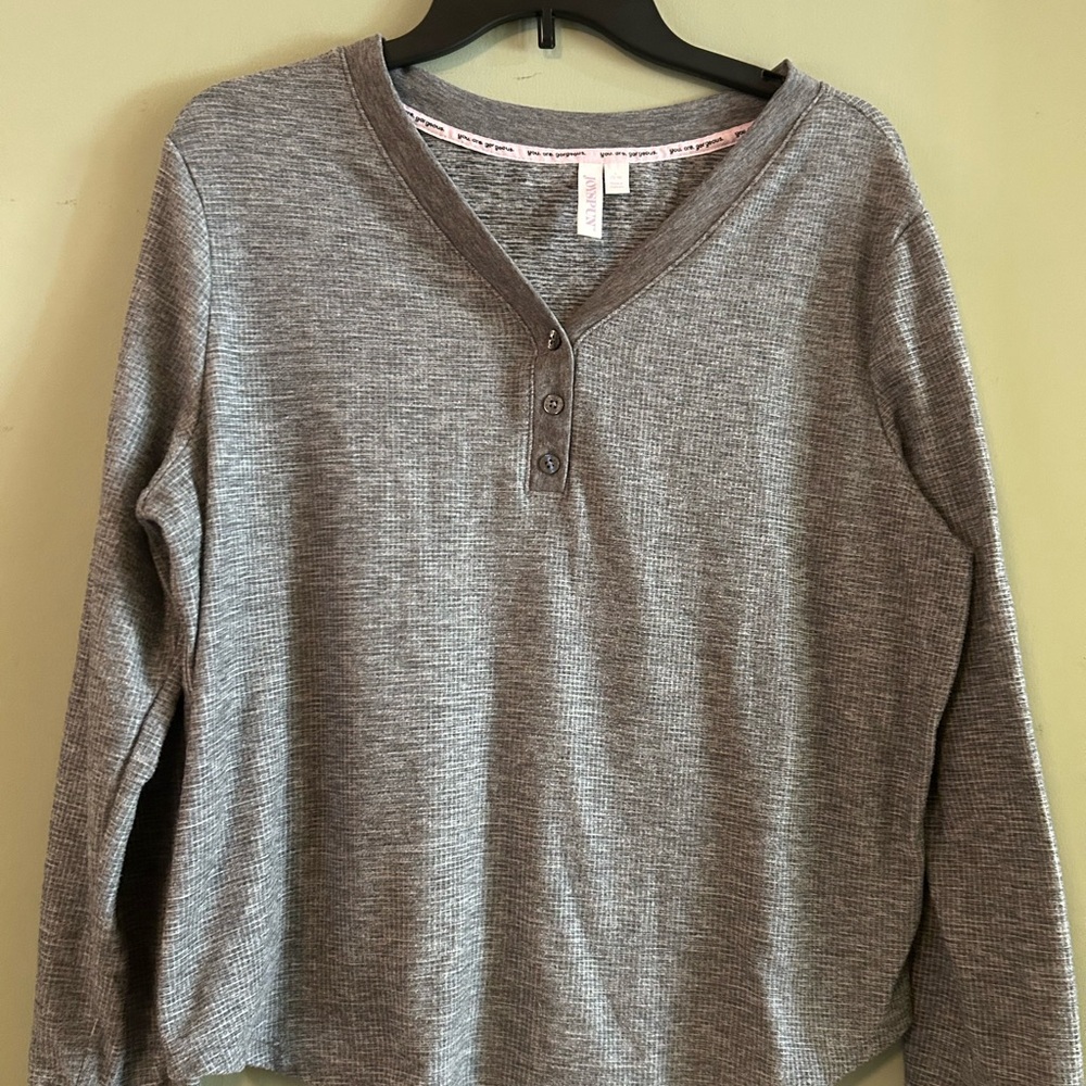 Gray Long Sleeve joyspun Top with jogger bottoms